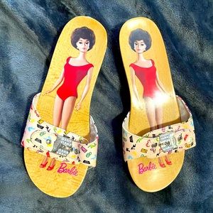 Barbie Womens Dr. Scholl’s clogs, size 6